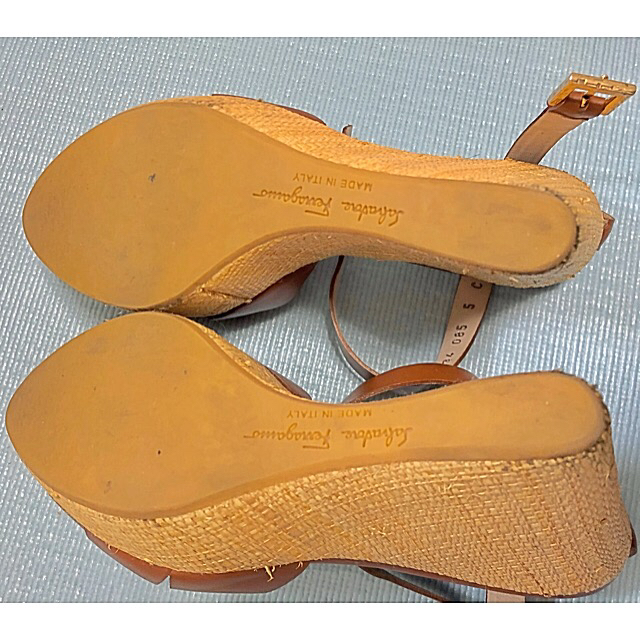 Ferragamo(フェラガモ)の新品同様 フェラガモ 本革ウエッジソール サンダル 5c 本物保証 レディースの靴/シューズ(サンダル)の商品写真