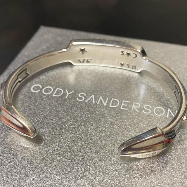 cody sanderson コディサンダーソン　オポージングアローバングル メンズのアクセサリー(バングル/リストバンド)の商品写真