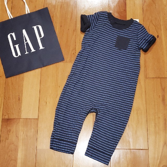 babyGAP(ベビーギャップ)の70 ボーダーロンパース　ハイハイにオススメ キッズ/ベビー/マタニティのベビー服(~85cm)(ロンパース)の商品写真