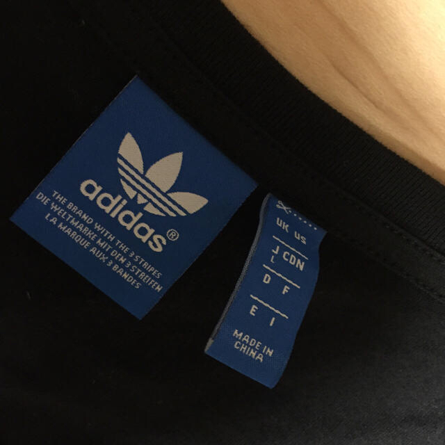 adidas(アディダス)のadidasスタッズロゴTシャツ レディースのトップス(Tシャツ(半袖/袖なし))の商品写真