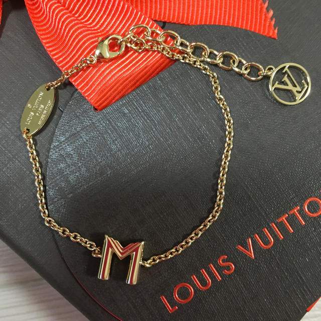 LOUIS VUITTON(ルイヴィトン)の確実正規品新品未使用❤️LOUISVUITTONイニシャルブレスレット レディースのアクセサリー(ブレスレット/バングル)の商品写真