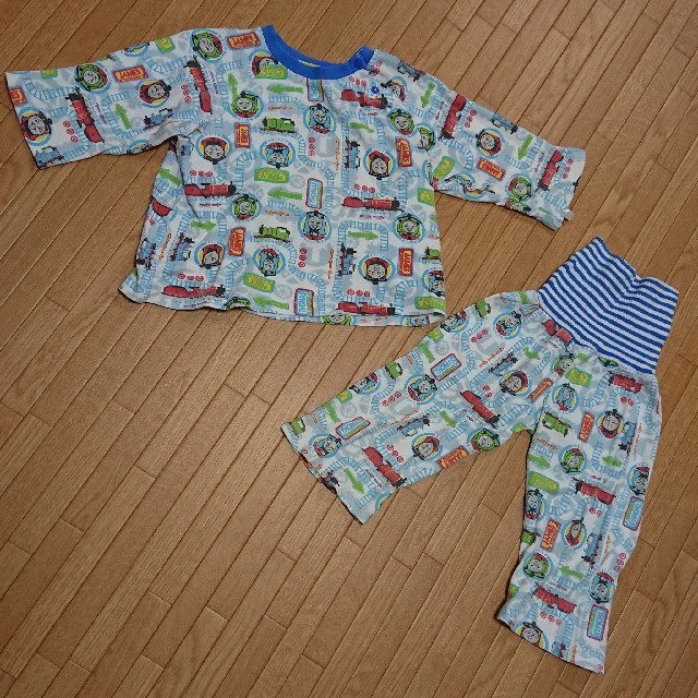 キッズ90＊トーマスパジャマセットアップ キッズ/ベビー/マタニティのキッズ服男の子用(90cm~)(パジャマ)の商品写真