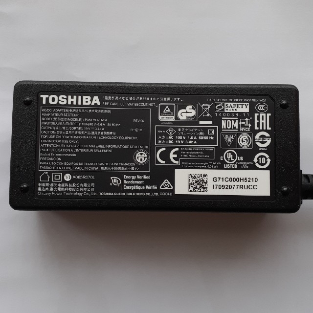 東芝(トウシバ)のACアダプタ スマホ/家電/カメラのPC/タブレット(PC周辺機器)の商品写真