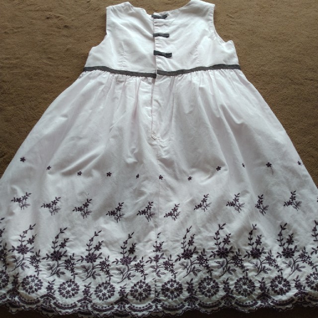 Tartine et Chocolat(タルティーヌ エ ショコラ)のTartine et Chocolat 130　ワンピース　ドレス　BeBe キッズ/ベビー/マタニティのキッズ服女の子用(90cm~)(ワンピース)の商品写真