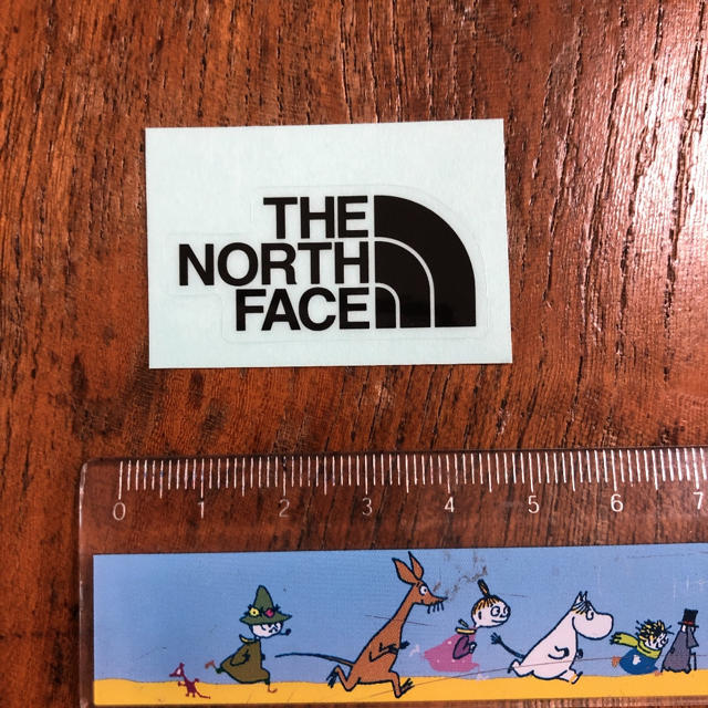 THE NORTH FACE(ザノースフェイス)のノースフェイス　ミニステッカー ロゴ　黒抜き スポーツ/アウトドアのアウトドア(その他)の商品写真