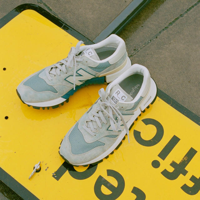 New Balance(ニューバランス)のTOKYO DESIGN STUDIO NEW BALANCE R_C1300 メンズの靴/シューズ(スニーカー)の商品写真