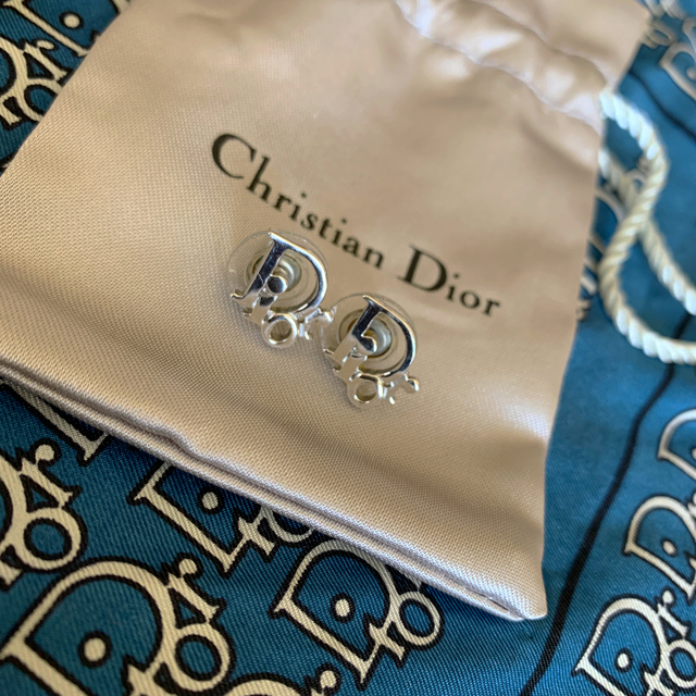 Christian Dior(クリスチャンディオール)のDior ロゴピアス レディースのアクセサリー(ピアス)の商品写真