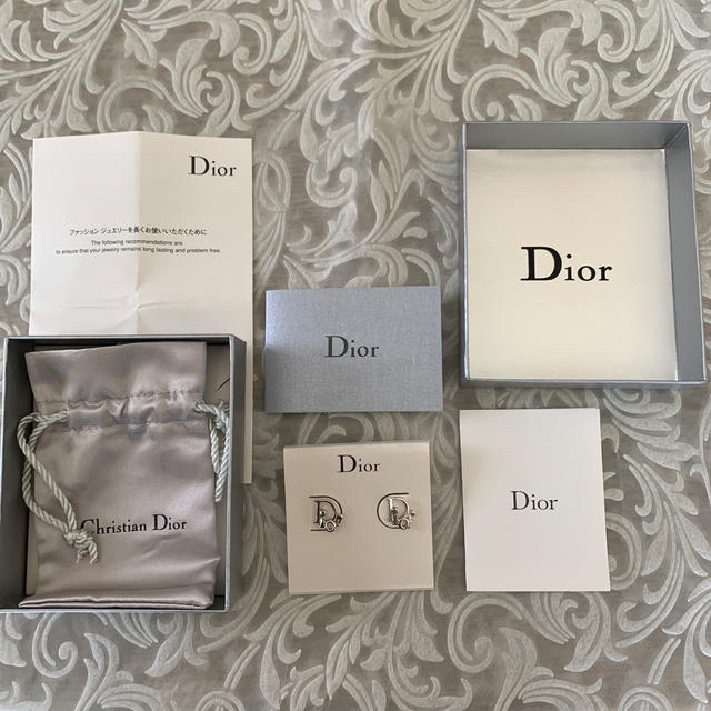 Christian Dior(クリスチャンディオール)のDior ロゴピアス レディースのアクセサリー(ピアス)の商品写真