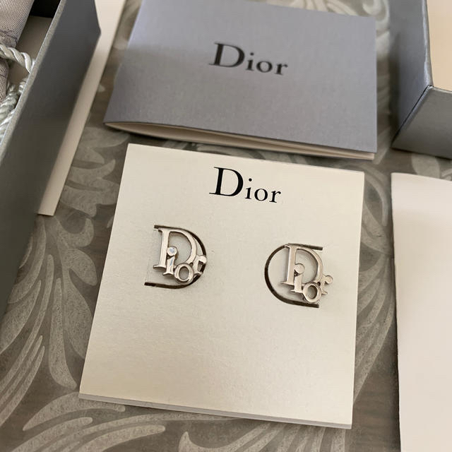 Christian Dior(クリスチャンディオール)のDior ロゴピアス レディースのアクセサリー(ピアス)の商品写真