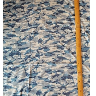 80ボイル生地　薄手綿100%　ブルー　カモフラフィッシュ(生地/糸)