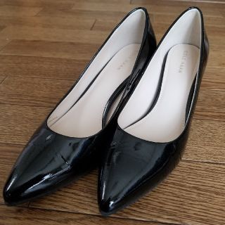 コールハーン(Cole Haan)のコールハーン　パンプス　黒エナメル　7 1/2B(ハイヒール/パンプス)