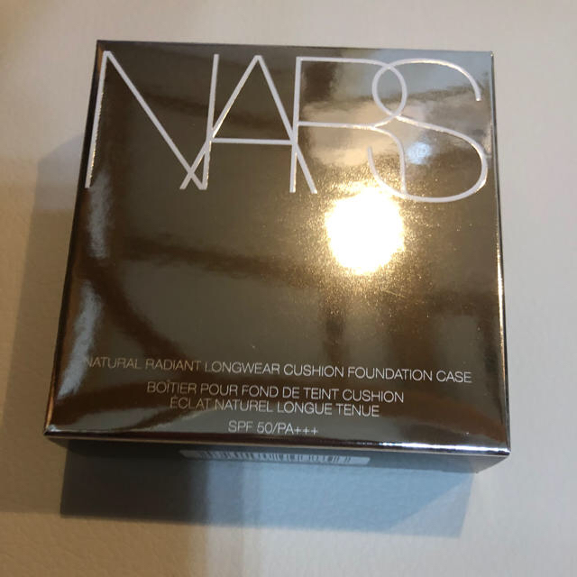 NARS(ナーズ)の【新品】NARSクッションファンデ　ケースのみ　限定品  シルバー　銀　5297 コスメ/美容のベースメイク/化粧品(ファンデーション)の商品写真