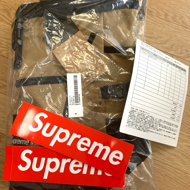 Supreme(シュプリーム)のsupreme×ノースフェイス　トート　GOLD メンズのバッグ(トートバッグ)の商品写真
