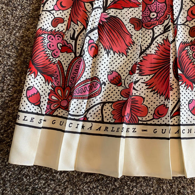 Gucci(グッチ)の美品✳︎GUCCI  シルク　プリーツスカート✳︎ドゥロワー　ブラミンク レディースのスカート(ロングスカート)の商品写真