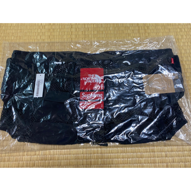 Supreme(シュプリーム)の【S】supreme the north face Cargo Vest  メンズのトップス(ベスト)の商品写真