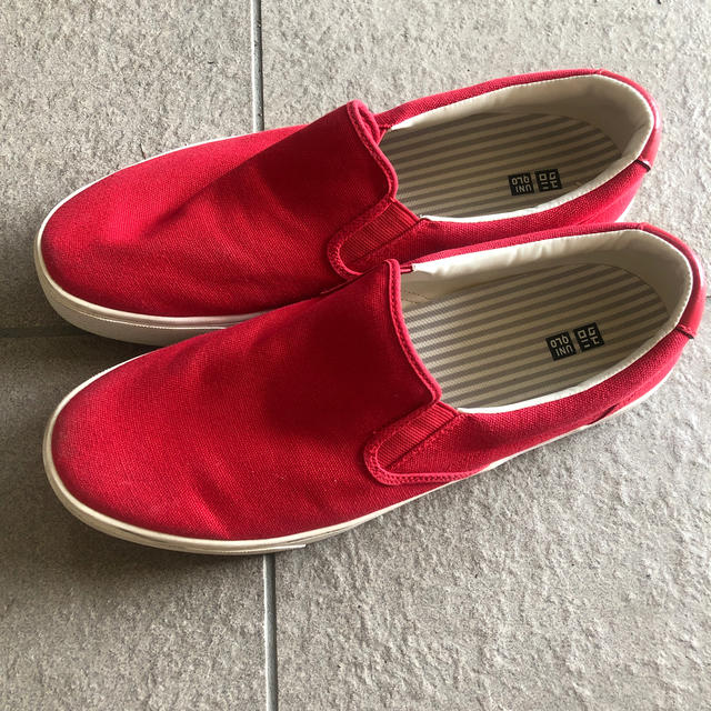 UNIQLO(ユニクロ)の一度着用　ユニクロ　UNIQLO レッド　スリッポン　赤　28センチ　美品 メンズの靴/シューズ(スニーカー)の商品写真