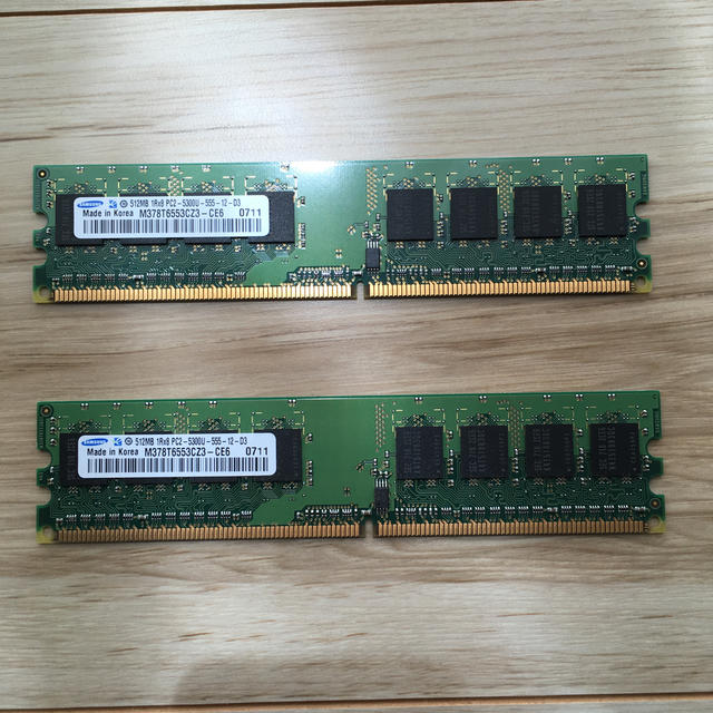 SAMSUNG(サムスン)のDDR2 メモリ PC2-5300 512MB×2枚 スマホ/家電/カメラのPC/タブレット(PCパーツ)の商品写真