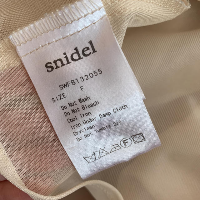 SNIDEL(スナイデル)のsnidel スナイデル　シースルー　パフスリーブ　バックリボン　トップス レディースのトップス(シャツ/ブラウス(半袖/袖なし))の商品写真