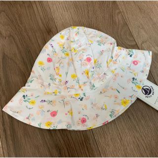 プチバトー(PETIT BATEAU)のプチバトー　新品花柄コットンハット（12-18MT）(帽子)