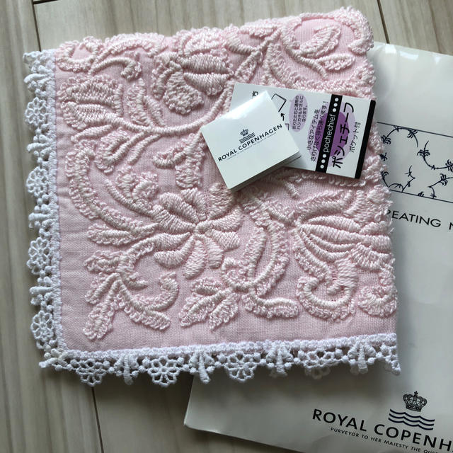 ROYAL COPENHAGEN(ロイヤルコペンハーゲン)のロイヤルコペンハーゲン　タオルハンカチ　新品 レディースのファッション小物(ハンカチ)の商品写真