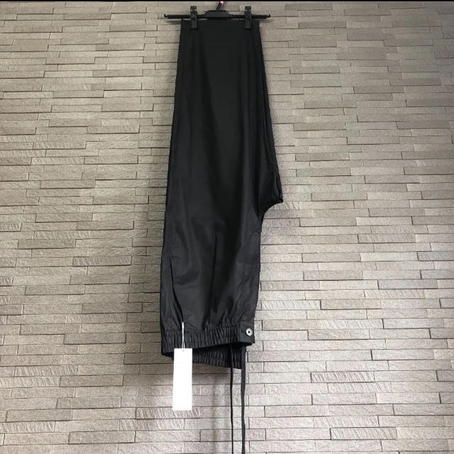 UNIQLO(ユニクロ)の【最安値】ユニクロユー イージーワイドフィットパンツ ブラック メンズのパンツ(スラックス)の商品写真
