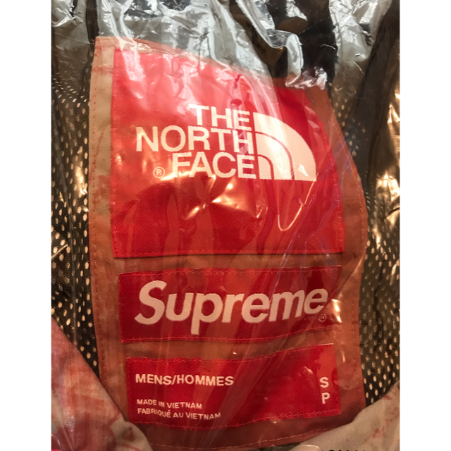 Supreme(シュプリーム)のsupreme TNF Sサイズ メンズのジャケット/アウター(マウンテンパーカー)の商品写真
