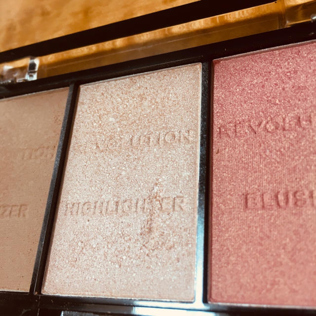 Love Revolution メイクアップレボリューション チーク ハイライト シェーディング 一体型パレットの通販 By おまとめお値引きok ラブレボリューションならラクマ Love Revolution メイクアップレボリューション チーク ハイライト シェーディング 一体型パレットの通販 By おまとめお値引きok ラブレボリューションならラクマ