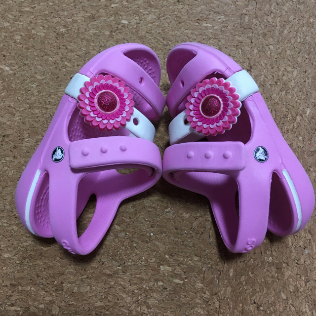 crocs(クロックス)のクロックス サンダル C5 13cm  キッズ/ベビー/マタニティのベビー靴/シューズ(~14cm)(サンダル)の商品写真