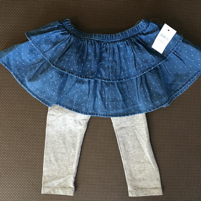 babyGAP(ベビーギャップ)の新品タグ付  デニムスカッツ 80㎝ キッズ/ベビー/マタニティのベビー服(~85cm)(パンツ)の商品写真