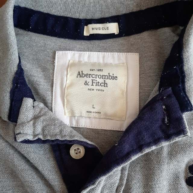 Abercrombie&Fitch(アバクロンビーアンドフィッチ)のAbercrombie&Fitch アバクロ　ポロシャツ Lサイズ　グレー メンズのトップス(ポロシャツ)の商品写真