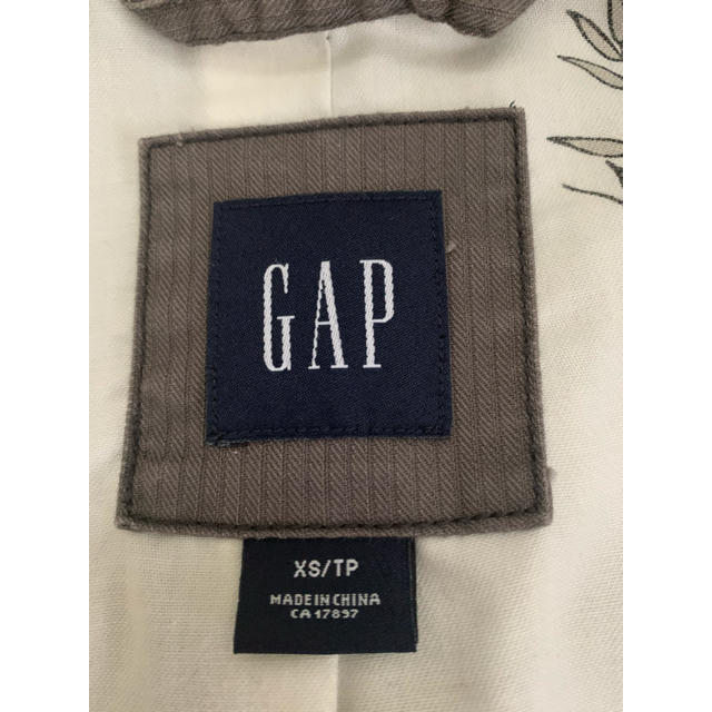 GAP(ギャップ)のGAP ギャップ　タイト　テーラードジャケット　着丈約68cm脇下身幅約47cm メンズのジャケット/アウター(テーラードジャケット)の商品写真