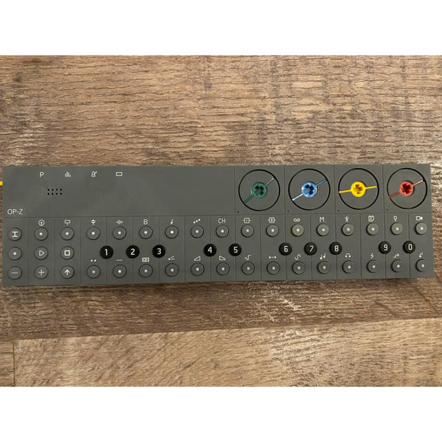 teenage engineering OP-Z D 1 楽器の鍵盤楽器(キーボード/シンセサイザー)の商品写真