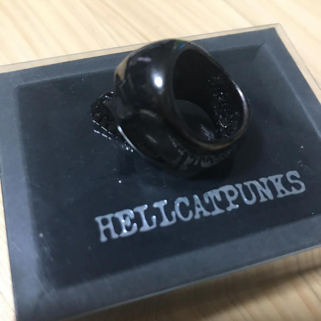 HELLCATPUNKS(ヘルキャットパンクス)のHELLCATPUNKS スカルリング 9号　黒　ヘルキャットパンクス レディースのアクセサリー(リング(指輪))の商品写真