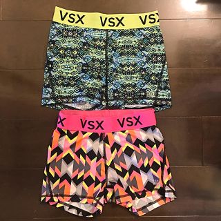 ヴィクトリアズシークレット(Victoria's Secret)のVictoria’s Secret Sports ショート丈レギンス 2枚セット(ヨガ)