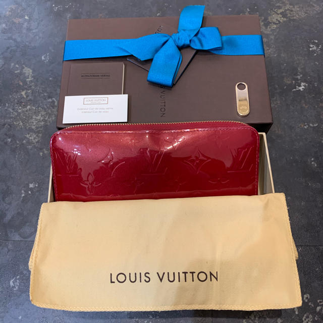 LOUIS VUITTON(ルイヴィトン)の最終値下げ！！格安！！ルイヴィトン長財布ヴェルニ 訳あり！！ レディースのファッション小物(財布)の商品写真