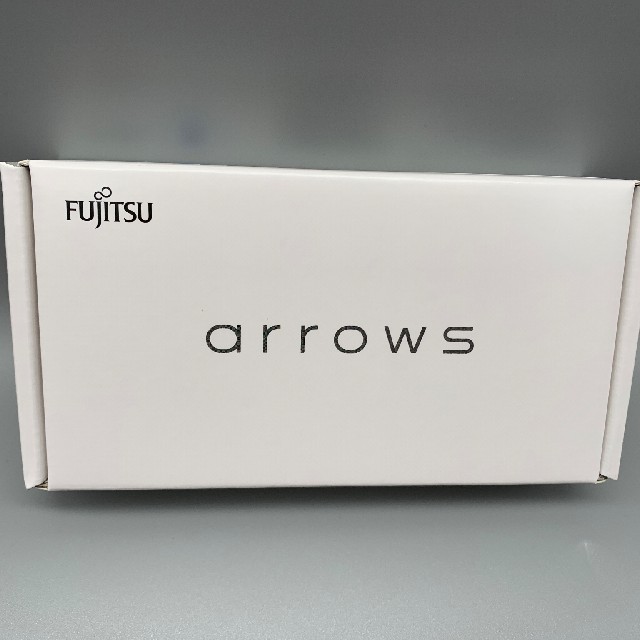 富士通(フジツウ)の【新品未開封】arrows RX ブラック スマホ/家電/カメラのスマートフォン/携帯電話(スマートフォン本体)の商品写真