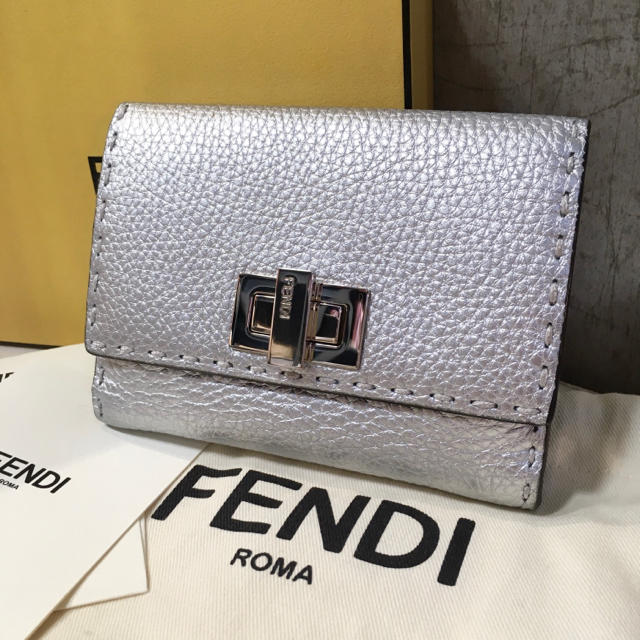 新品 フェンディ FENDI 2つ折り財布 ピーカブー セレリア カタルーニャ ミラー サハラ