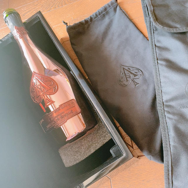 Dom Pérignon(ドンペリニヨン)のアルマンドピンク　空箱　空瓶 インテリア/住まい/日用品のキッチン/食器(容器)の商品写真