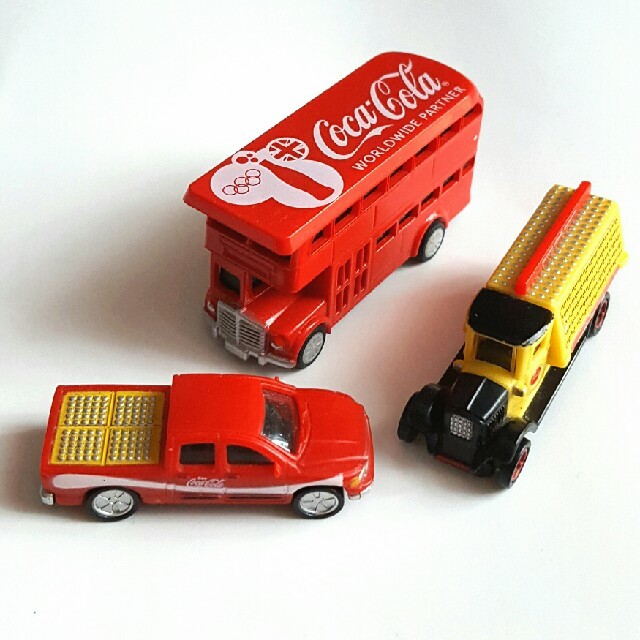 コカ・コーラ(コカコーラ)のCoca~Colaの車3台 エンタメ/ホビーのおもちゃ/ぬいぐるみ(ミニカー)の商品写真