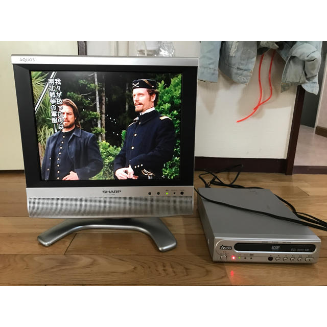 AQUOS(アクオス)のAQUOS LC-13S4-S DVDプレーヤー付き！ スマホ/家電/カメラのテレビ/映像機器(テレビ)の商品写真