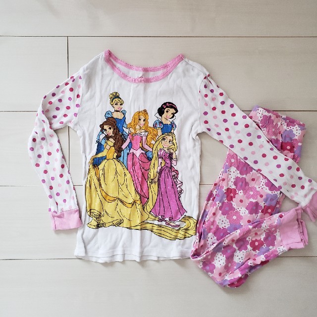 Disney(ディズニー)の110 パジャマ　ちか様専用 キッズ/ベビー/マタニティのキッズ服女の子用(90cm~)(パジャマ)の商品写真