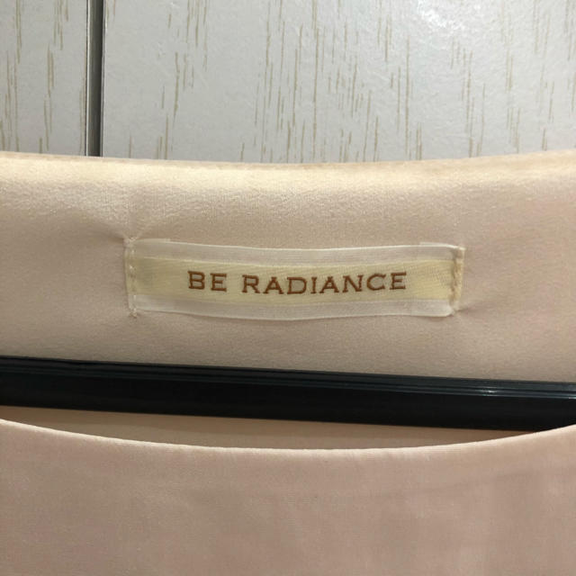 BE RADIANCE(ビーラディエンス)のBeRadiance 袖リボンシャーリングブラウス レディースのトップス(シャツ/ブラウス(長袖/七分))の商品写真