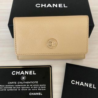 シャネル(CHANEL)の★未使用/美品★ シャネル ココボタン 6連キーケース ベージュ(キーケース)