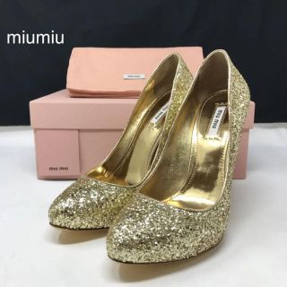 ミュウミュウ(miumiu)のミュウミュウ パンプス グリッター ゴールド 保存袋 箱付き(ハイヒール/パンプス)