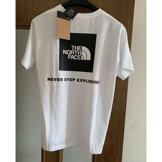 THE NORTH FACE(ザノースフェイス)の定価以下　新品タグ付き　L サイズザノースフェイス　Tシャツ　ビッグロゴ　 メンズのトップス(Tシャツ/カットソー(半袖/袖なし))の商品写真