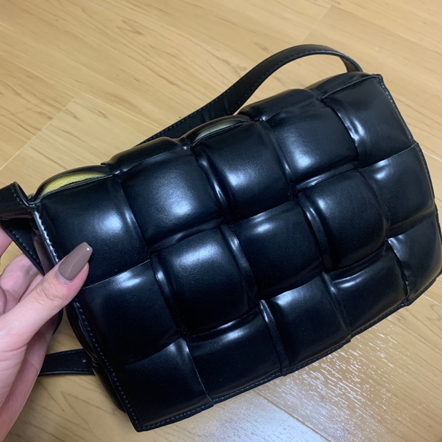 ZARA(ザラ)のカセットバッグ レディースのバッグ(ショルダーバッグ)の商品写真