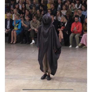 イッセイミヤケ(ISSEY MIYAKE)のISSEYMIYAKE20ss パンツ　yuuuuuu様専用(クロップドパンツ)