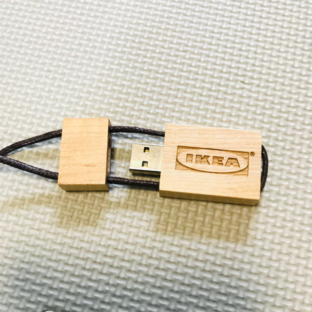 IKEA(イケア)の値下げ⭐︎非売品IKEAイケア木製USB 2GB スマホ/家電/カメラのPC/タブレット(PC周辺機器)の商品写真