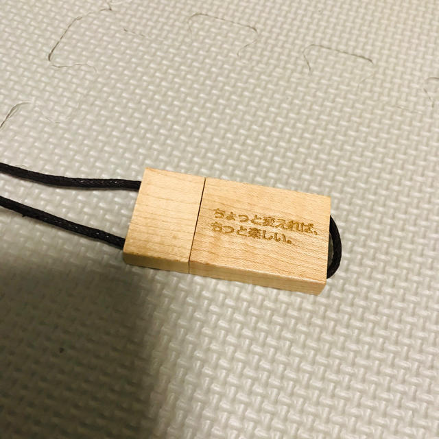 IKEA(イケア)の値下げ⭐︎非売品IKEAイケア木製USB 2GB スマホ/家電/カメラのPC/タブレット(PC周辺機器)の商品写真