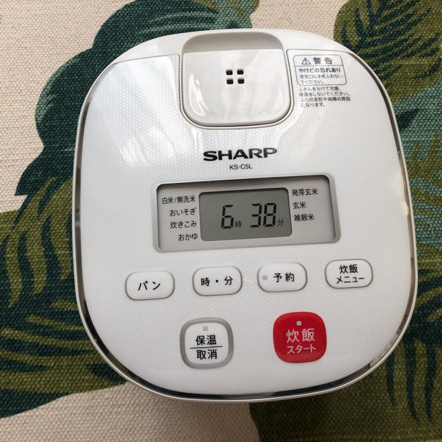 SHARP(シャープ)のお値下げ！SHARP 炊飯器 KS-C5L-W(2018年製) スマホ/家電/カメラの調理家電(炊飯器)の商品写真